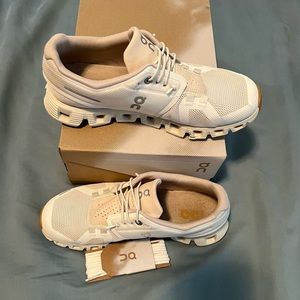 COPY - On Cloud womens sz 7.5